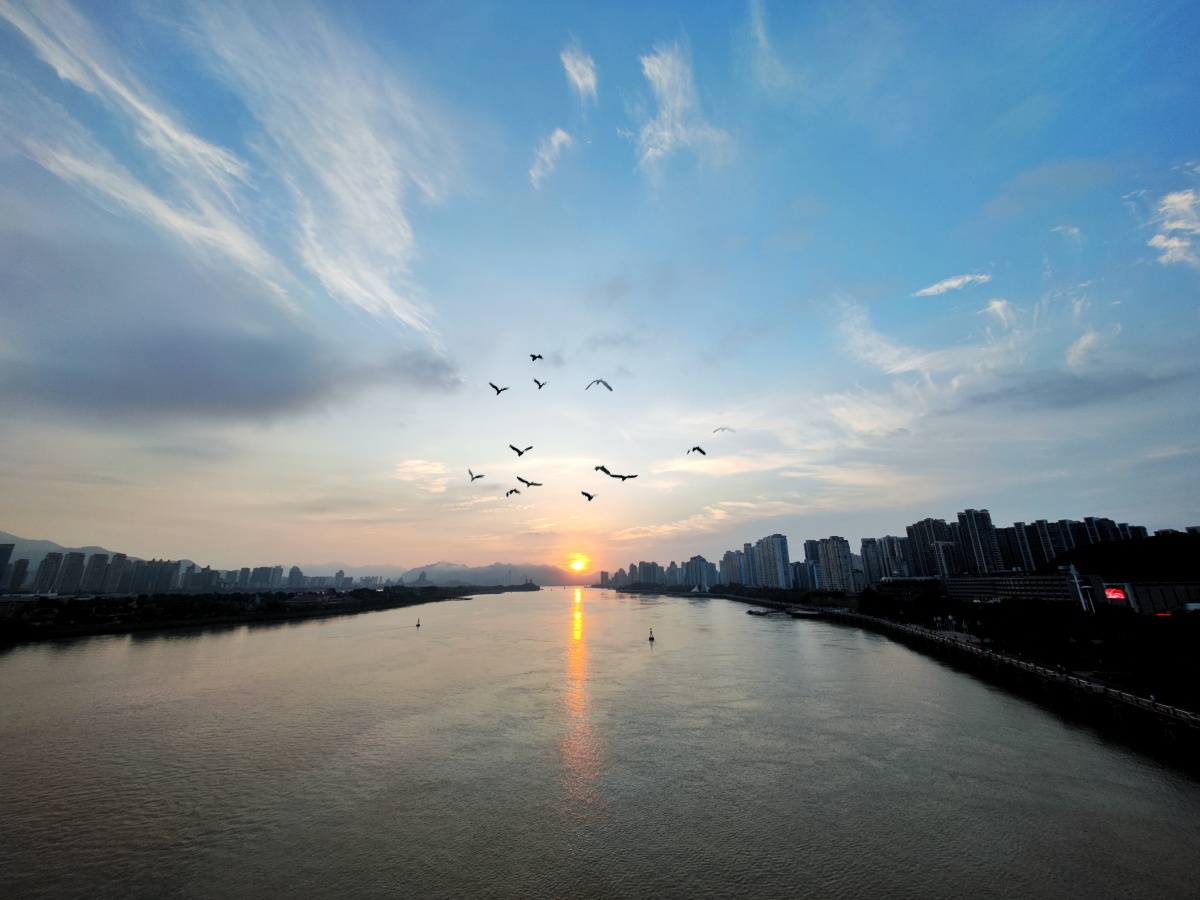 旭日东升瓯江摄于温州三桥