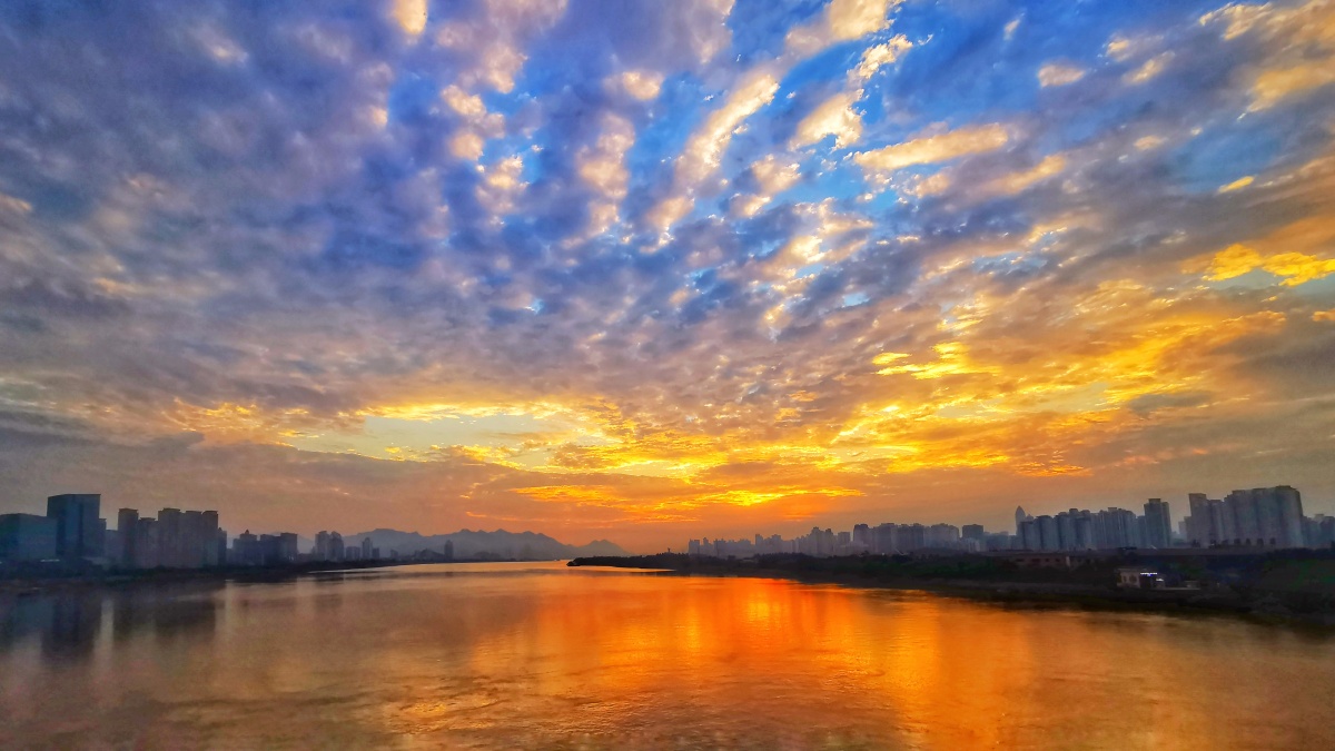 瓯江风景七色的彩云摄于温州市鹿城区