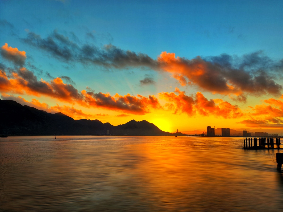 日出东方火烧云摄于温州鹿城区