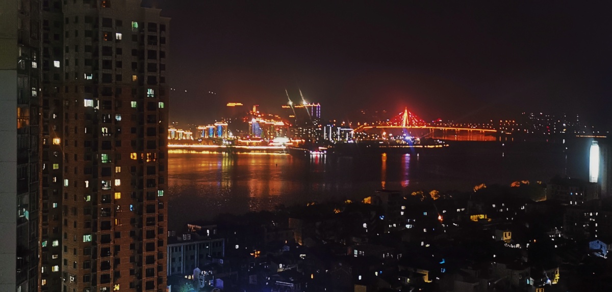 窗外的夜景