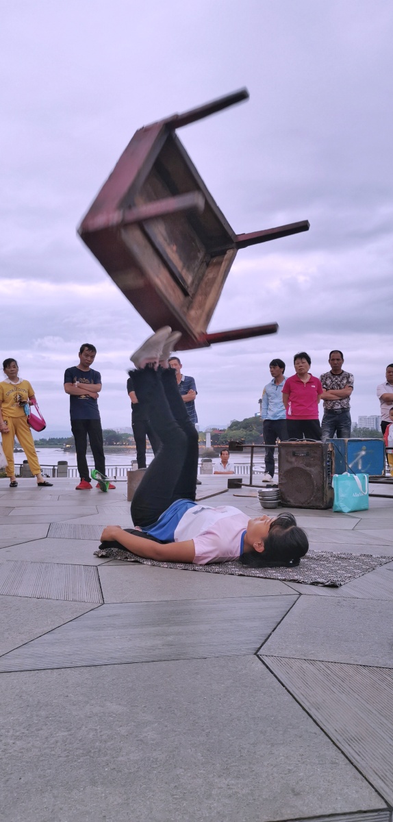 街头卖艺摄于温州鹿城
