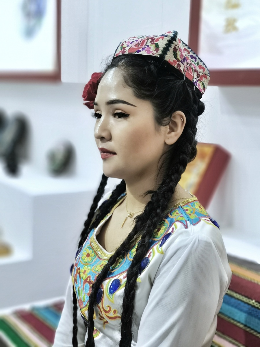 人像摄影《新疆美女》摄于,温州市文博会