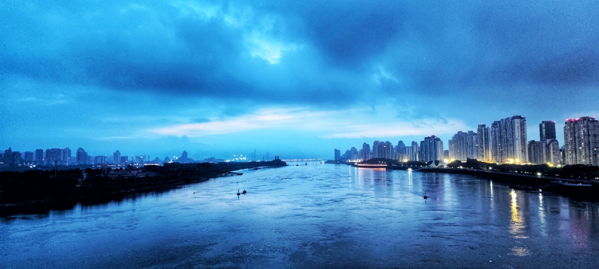 《蓝光》摄于,温州市