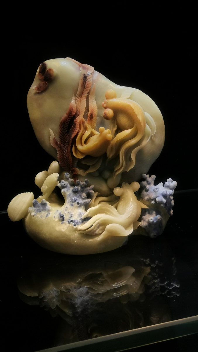 石雕《年年有鱼》摄于,温州市会展中心