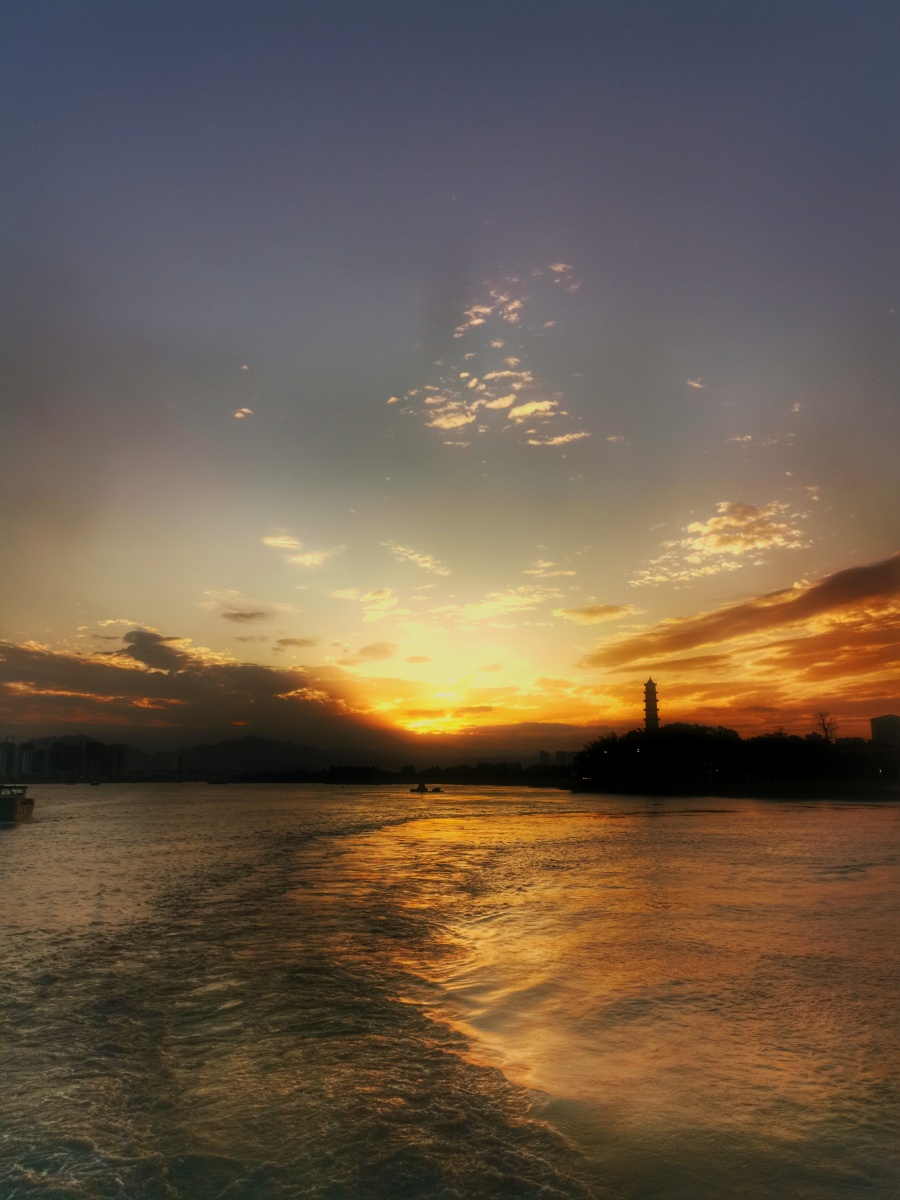 江水滔滔摄于温州市鹿城区