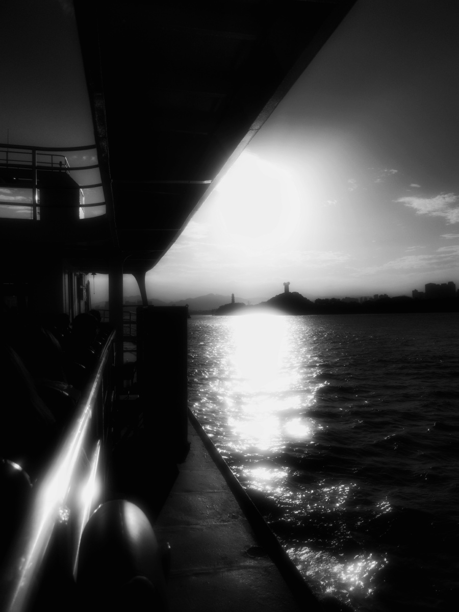 黑白夕阳摄于温州市鹿城区