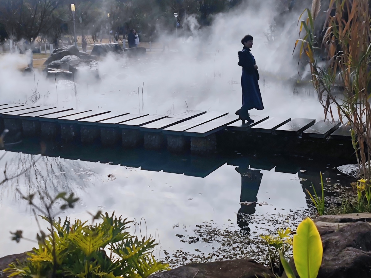 人像倒影摄于温州