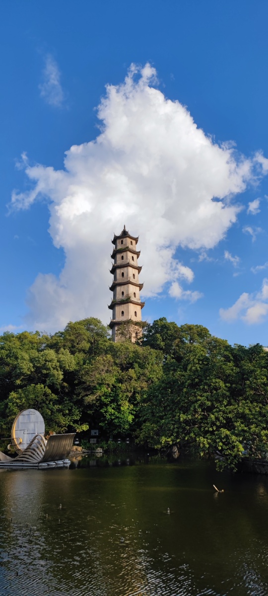 江心屿拍摄的蓝天白云摄于温州江心屿旅游区