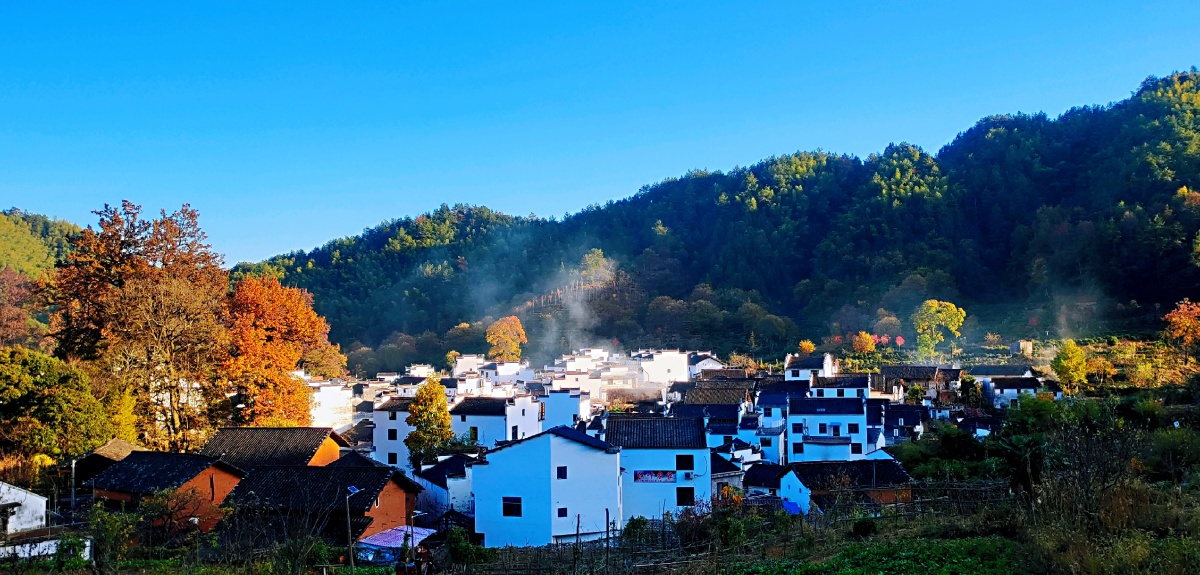 夕阳西下的徽州人家