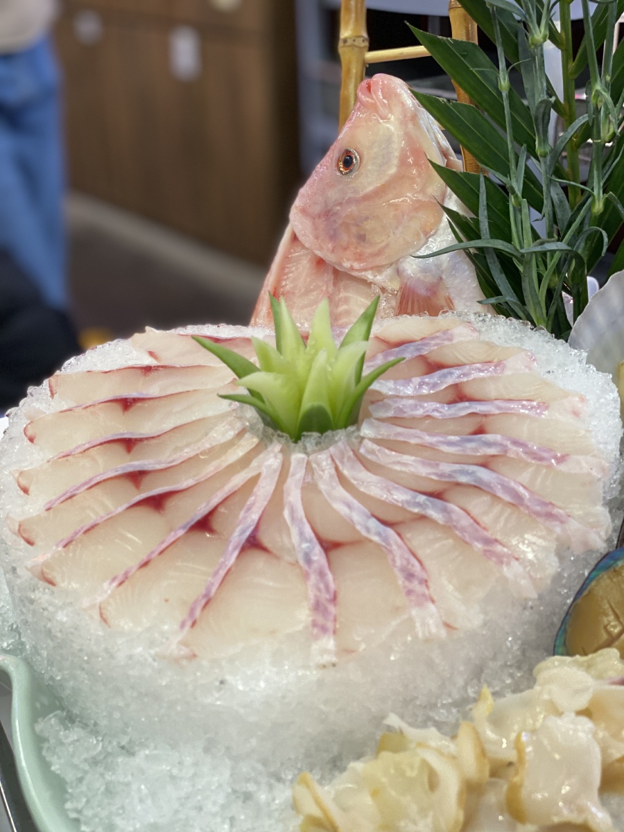 造型优美的火锅鱼