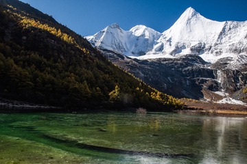 亚丁风光