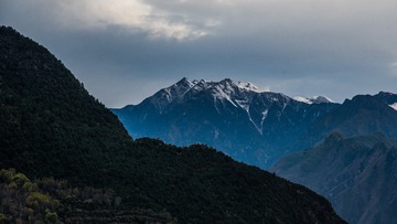 山.远近高低各不同