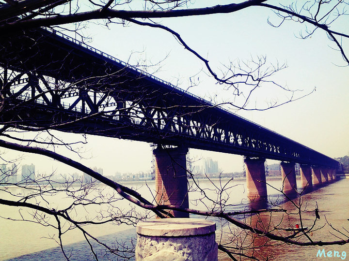 武汉长江大桥 br /> 还记得去年的初春,一个人到司门口神游,拍下我