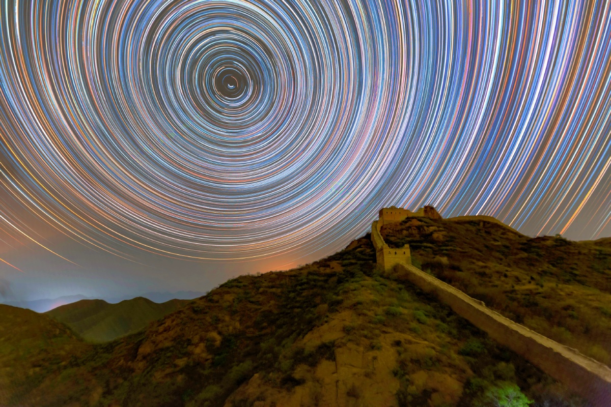 千年仰万古金山岭长城上的星轨