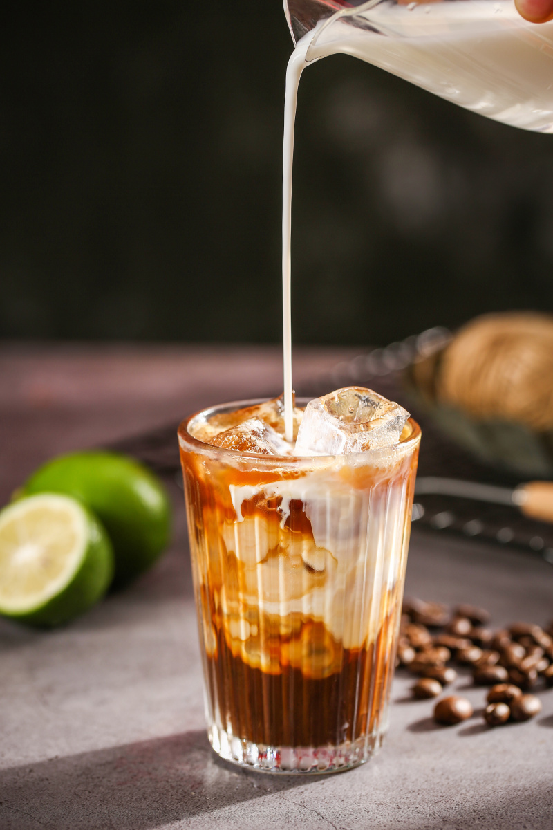 拍摄作品咖啡创意成片