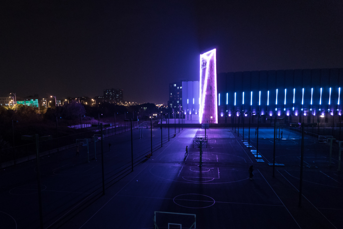 夜晚的篮球场