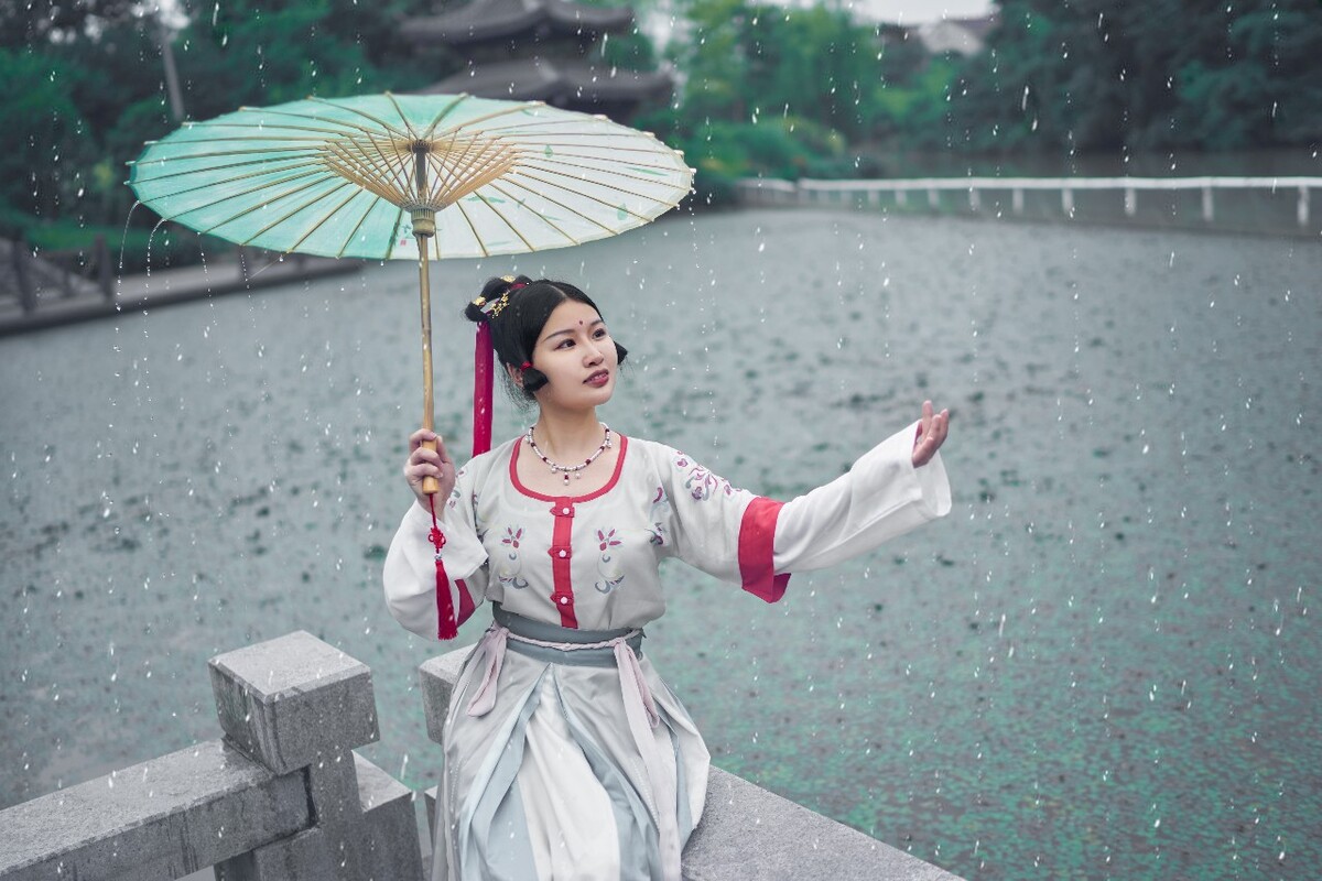 雨中汉服