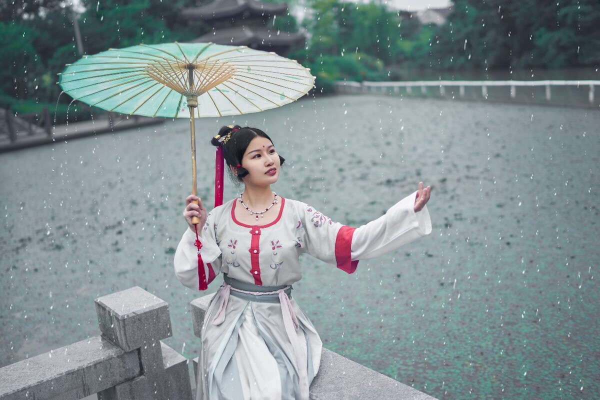 梨花带雨的美女图片