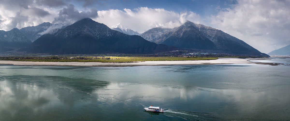 雅鲁藏布江之船