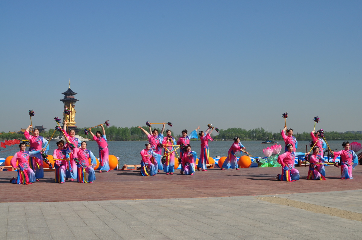 民间舞蹈滚莲湘