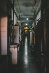 907729