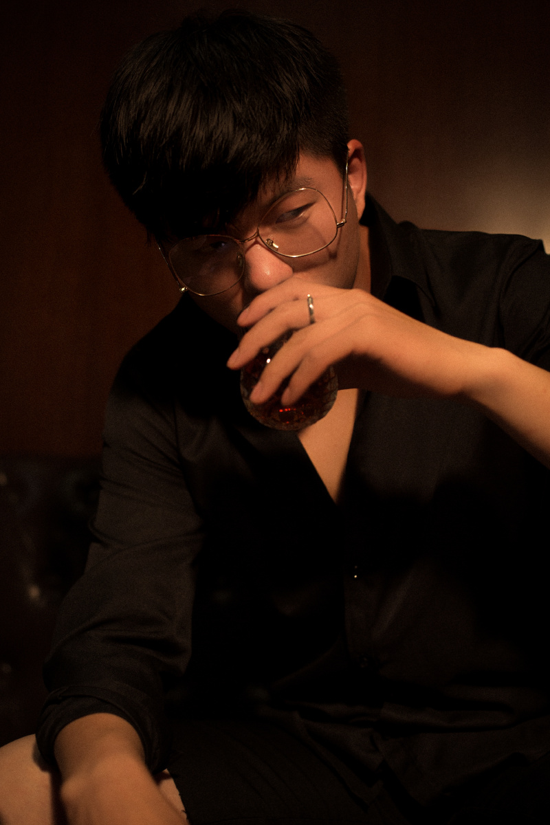 做一个俗人浪荡一生干净自由