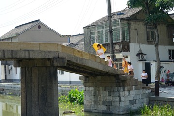 418162