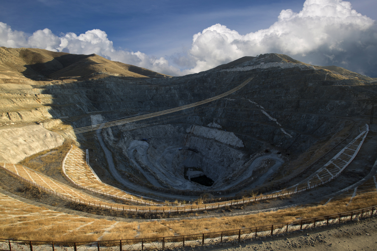 祖国功臣"三号矿坑"