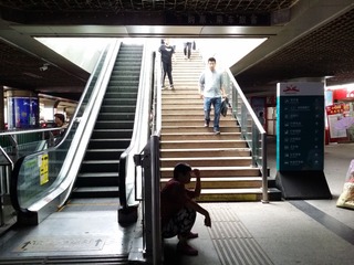 358142