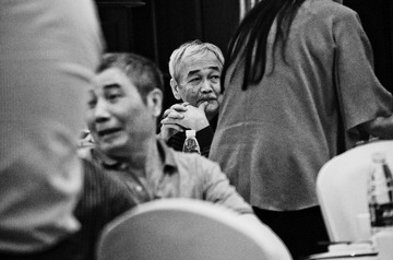 热闹中的哀愁