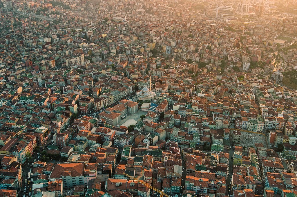 看到instagram上NK7拍的图，就查到sapphire这个机位！/ 你问我在土耳其最常见的是什么，那应该就是一个街区就有一个的清真寺了