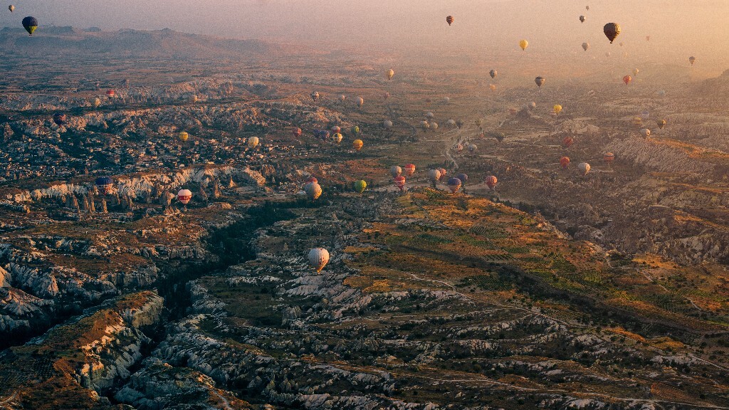 早上三点多起床去第一班的热气球之旅。土耳其之旅一定要去的地。