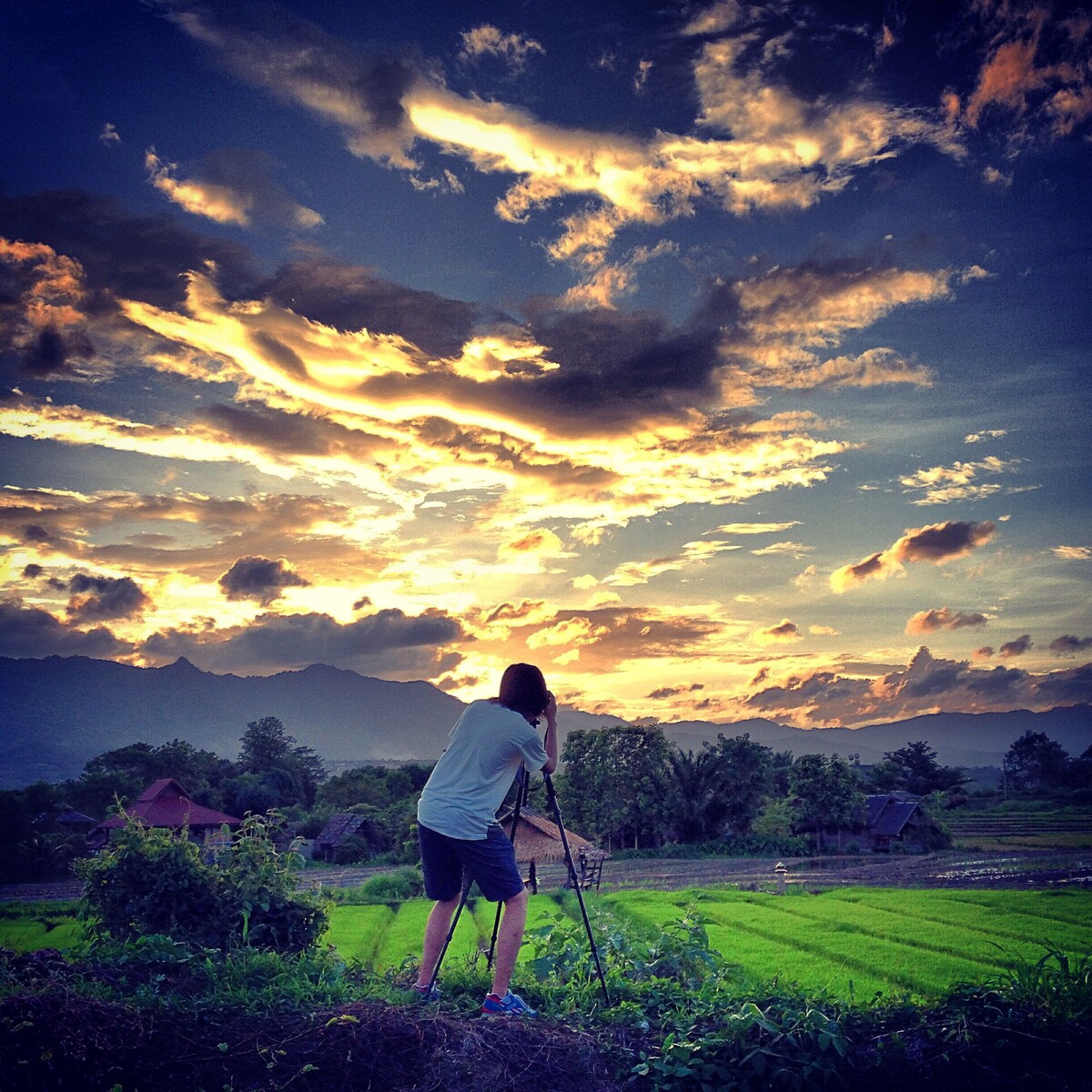 我在泰国拜县拍夕阳，风景党的写照。我们要的是机遇与耐心