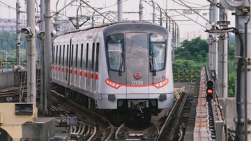389982