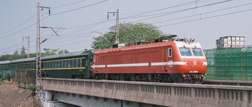 441562