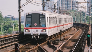 389981