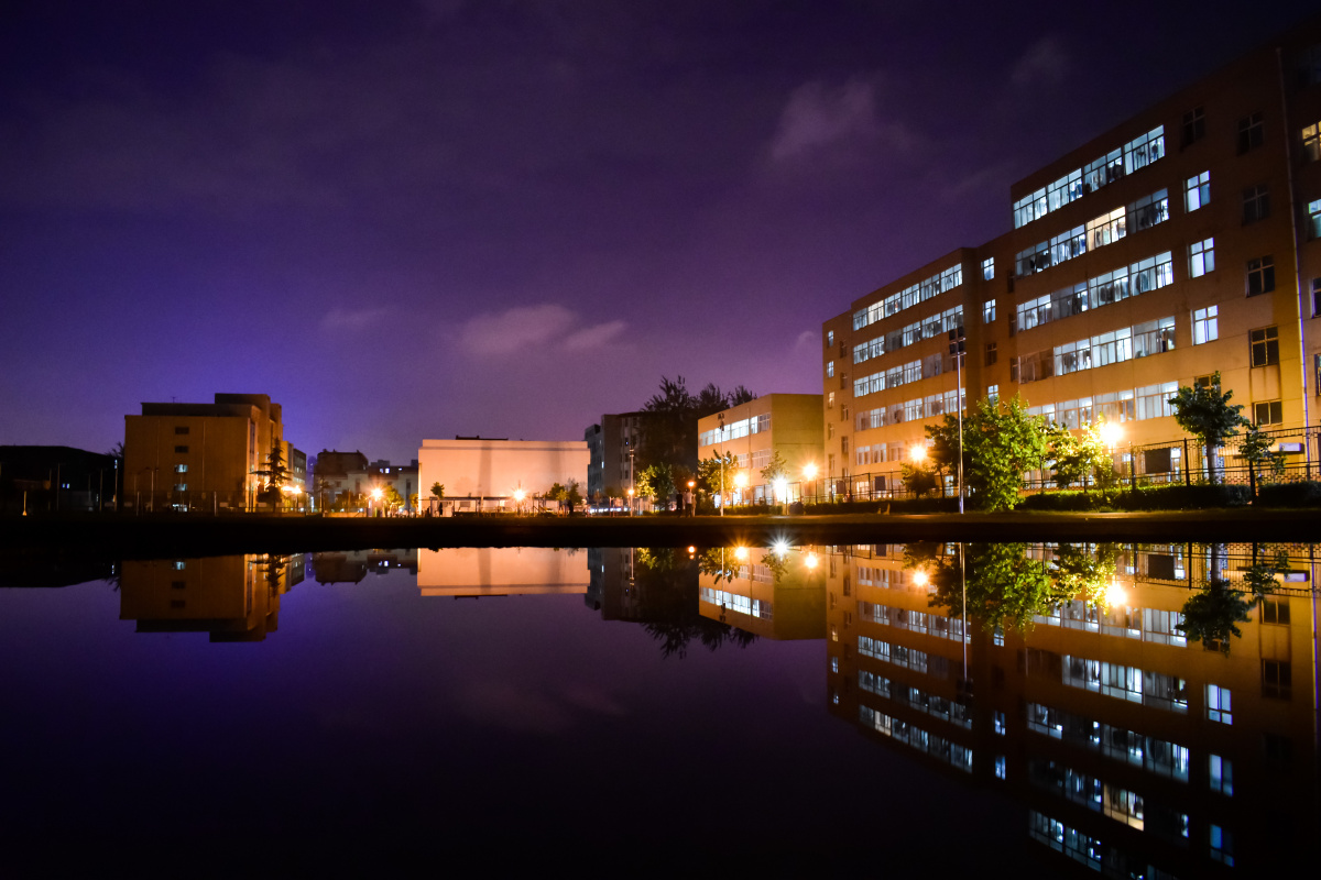 学校夜景