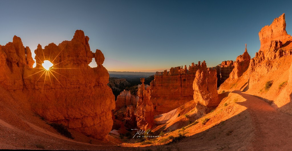 Bryce 峡谷的经典日出，感觉没有云的日子只有星星可以拍了，对了，太阳星芒也算星星吧。