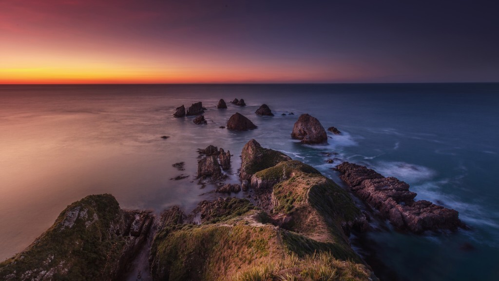 新西兰的nugget point，日出时拍灯塔的人太多，我还是躲在灯塔后方看看海吧。