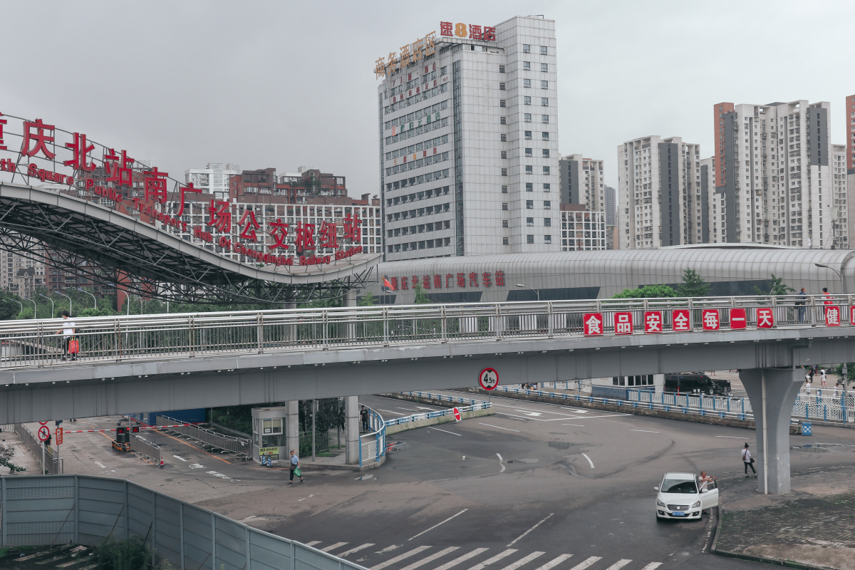 重庆南广场汽车站火车站改造人流车流少很多应该川流不息的也静寂了