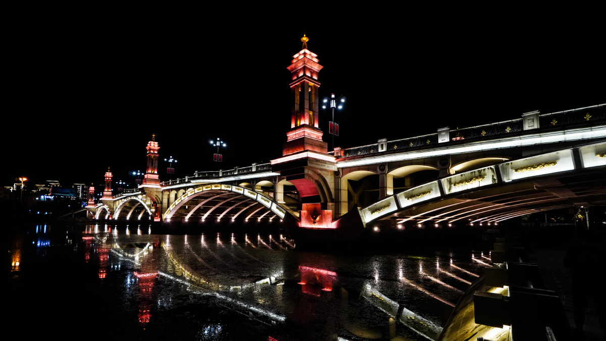 璀璨夺目的兴盛大桥洱海上最美丽的风景线