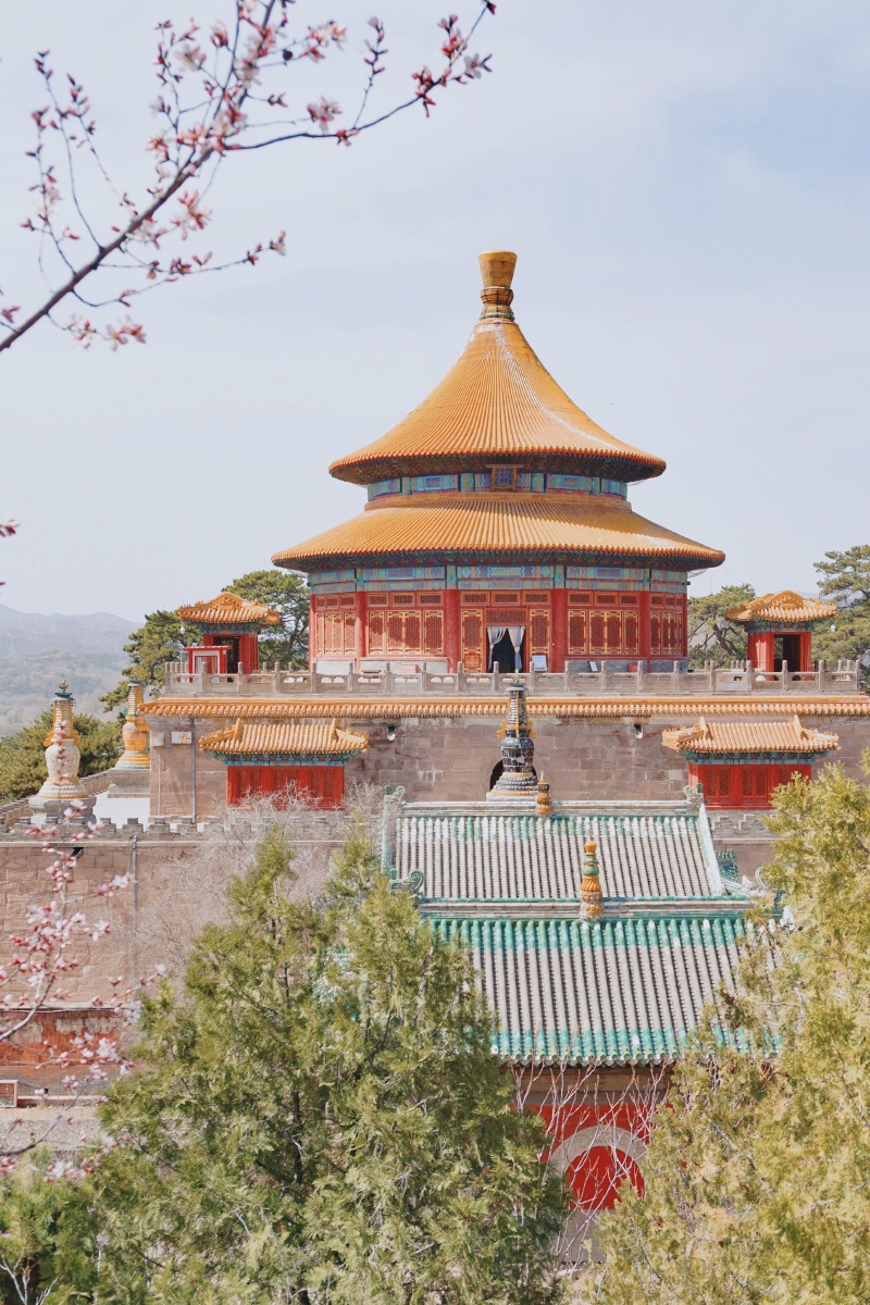 普乐寺建于乾隆三十一年1766由乾隆御题取普天同乐之意是承德外八庙之