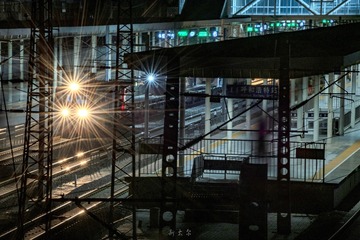 881649