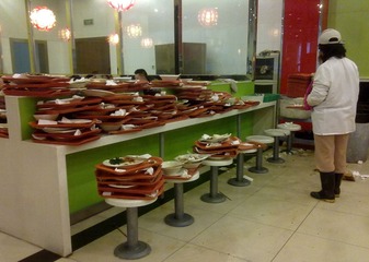 午间食堂.jpg