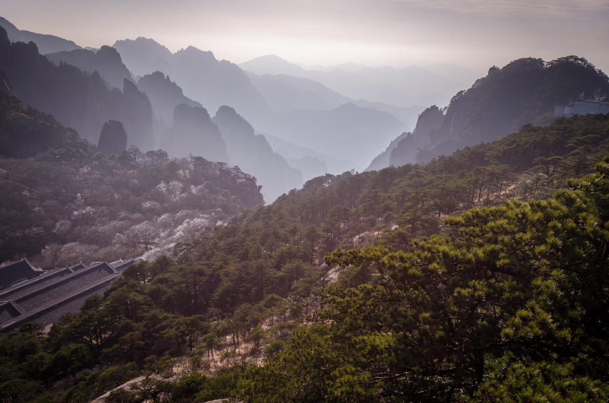 黄山-丹霞峰（向西）眺望西海大峡谷