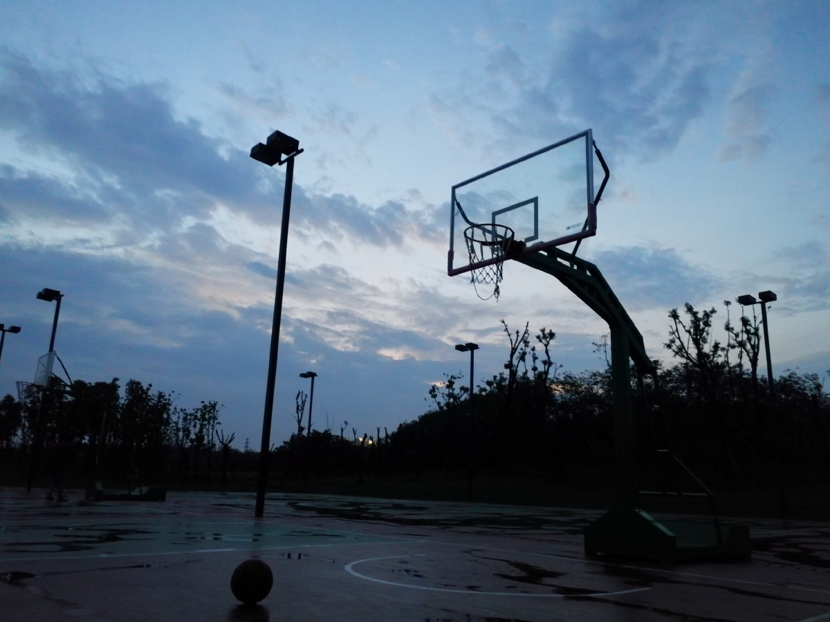 雨后的篮球场 - 刘杨954 - 图虫网 - 最好的摄影师都在这