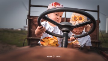 2298982