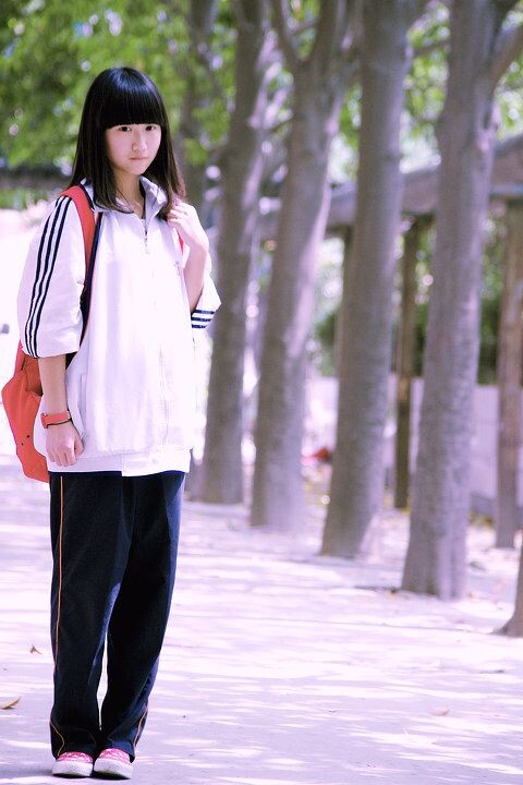校服.<br />
