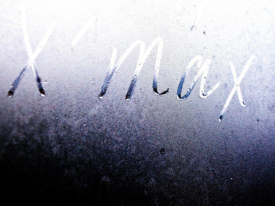 Merry X'max.<br />
因为圣诞不怎么快乐..&lt;br /&gt;<br />
所以就不用MERRY了..