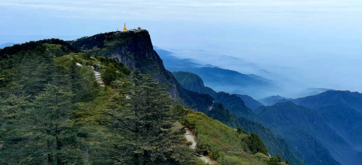 即将开放的峨眉山万佛顶风光
